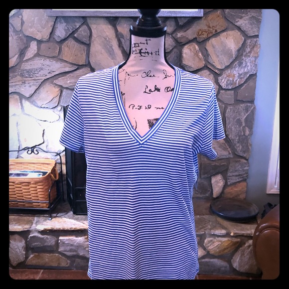 Gap T- Shirt - Picture 1 of 4